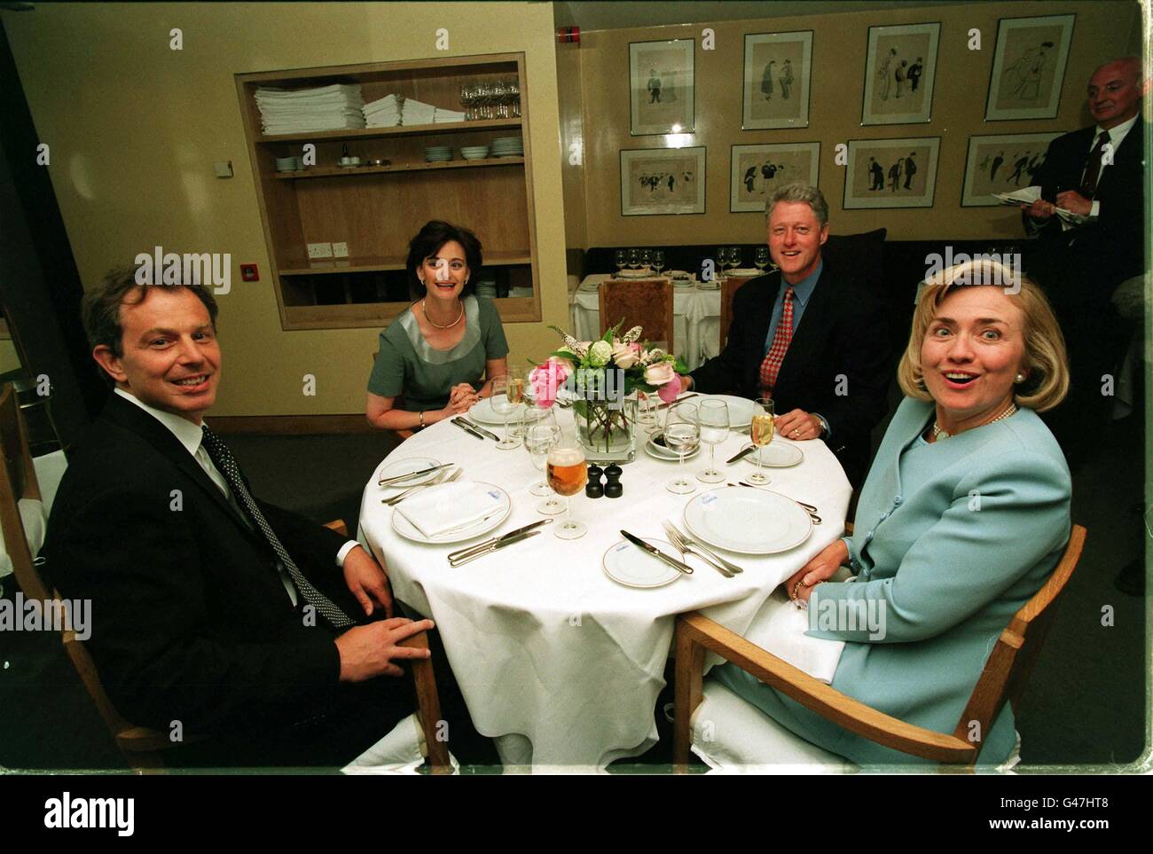 Bill Clinton and Tony Blair dinner at Le Pont de la Tour restaurant Stock Photo