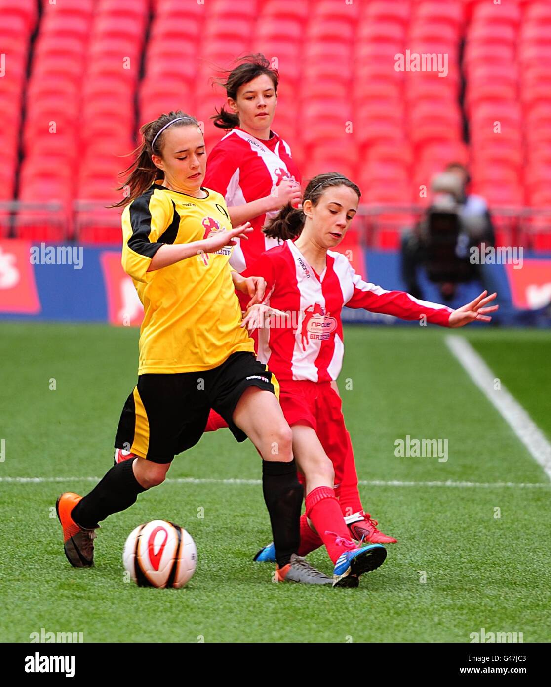 Soccer - Johnstone's Paint Trophy Final - Brentford v Carlisle United - Wembley Stadium. Action from the Football league girls cup Stock Photo