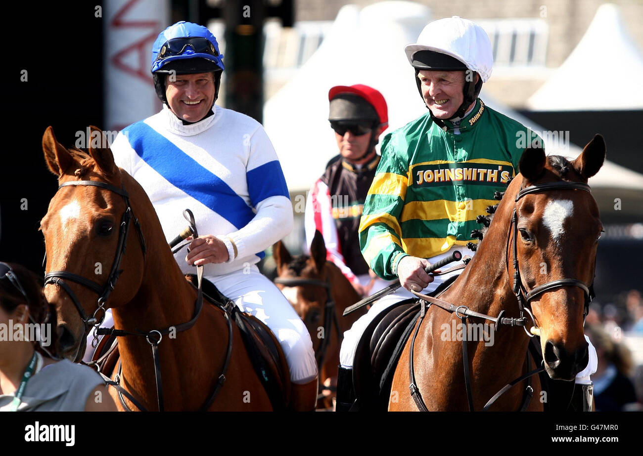 Tim Forster Racing Aintree grand national grandstands hi-res stock photography and images ...