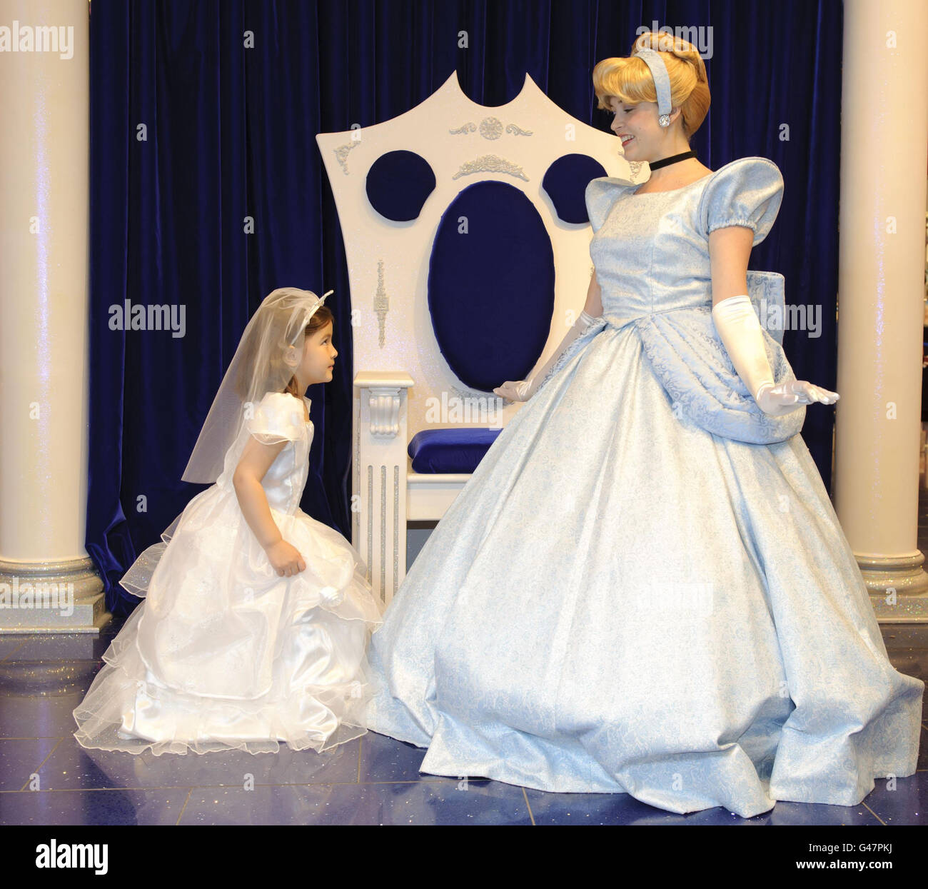 Cinderella wedding dress hi res stock photography and images Alamy