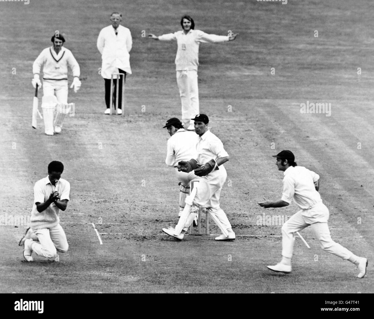 Cricket - County Championship - Essex v Leicestershire - First Day - County Ground, Leyton. John Steele (Leicestershire) is caught by Keith Boyce off Ray East for 51 Stock Photo