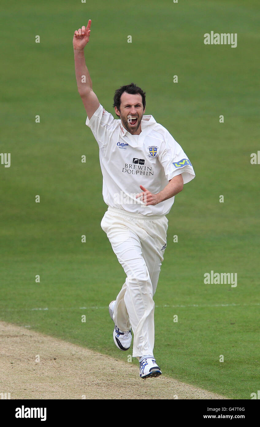 Cricket - Liverpool Victoria County Championship - Division One - Day Two - Yorkshire v Durham - Headingley Stock Photo