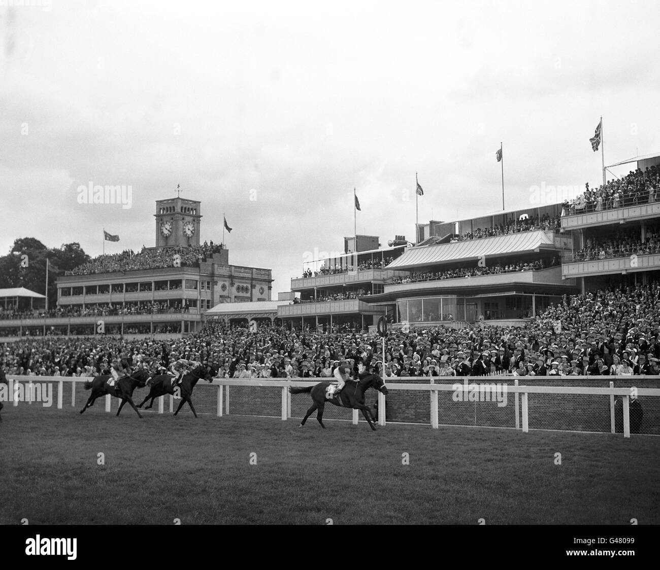 Horse Racing - Royal Ascot - Ascot Racecourse. Alexander, ridden by WH Carr, wins the Royal Hunt Cup at Royal Ascot Stock Photo