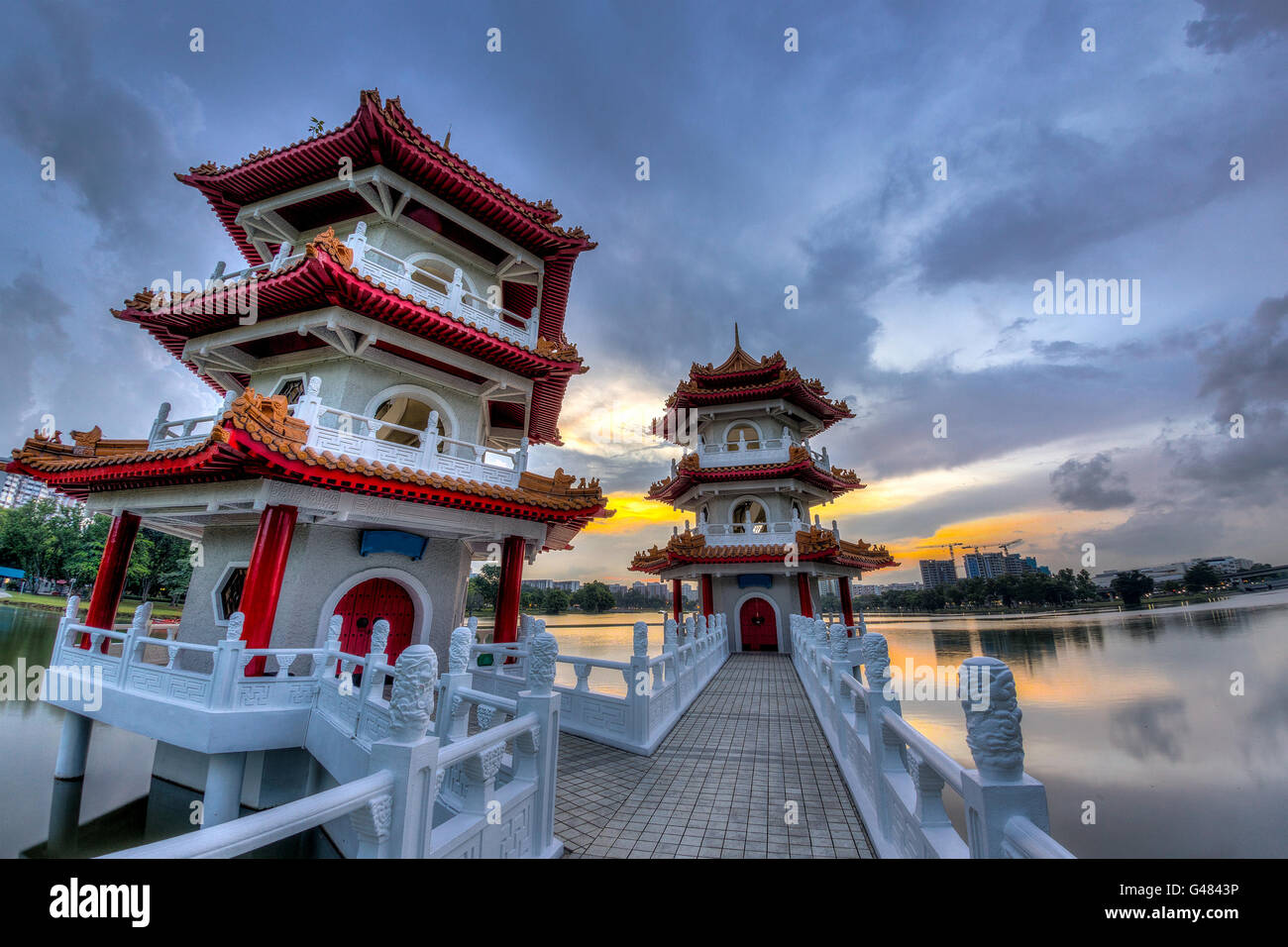 Chinese garden pagoda singapore hi-res stock photography and images - Alamy