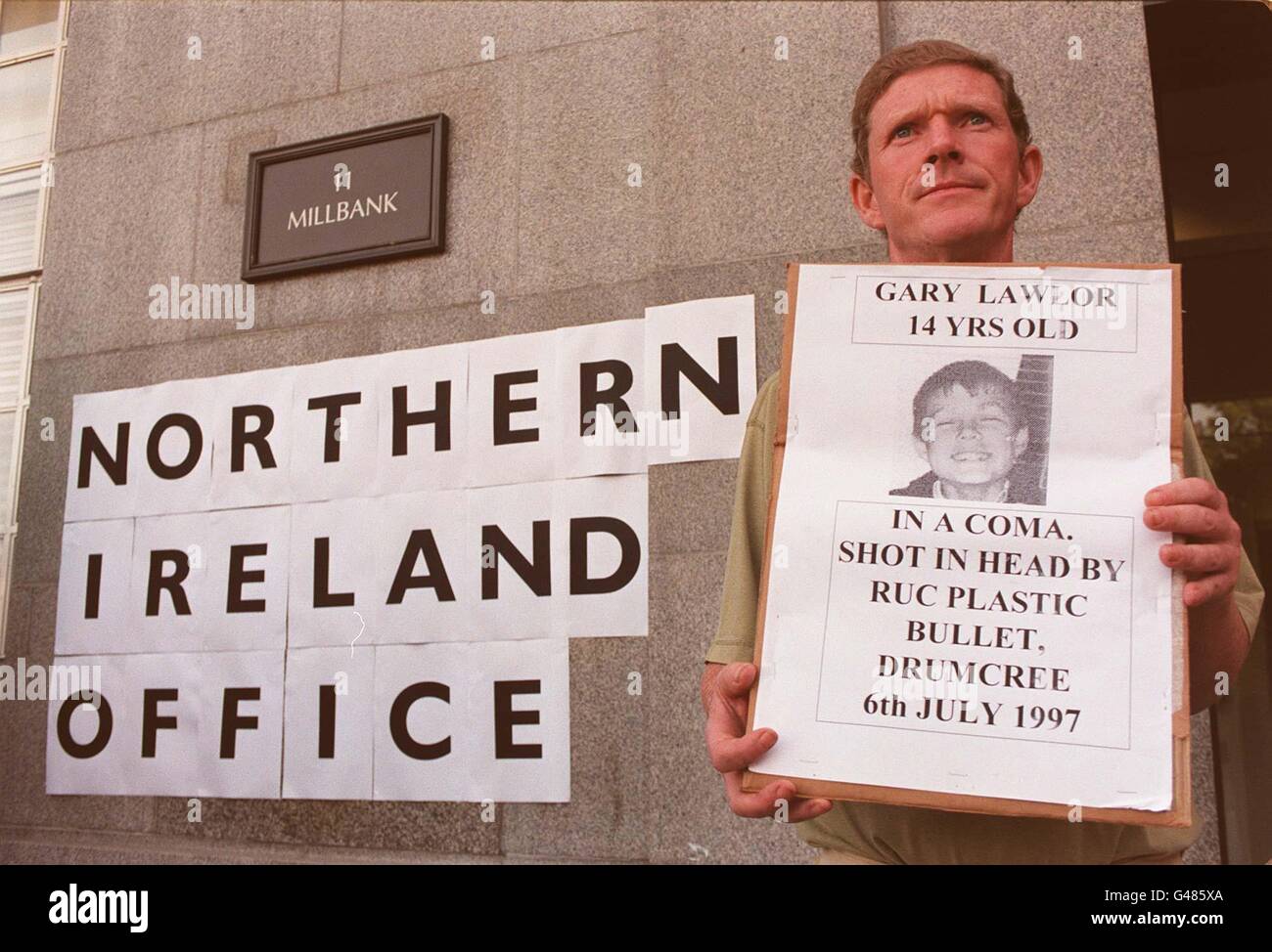 Orange March Riots Picket outside northern ireland office hi-res stock photography and ...