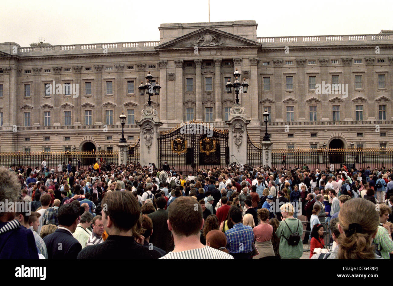 Crowds gather outside Buckingham Palace following the death of Diana, Princess of Wales in a car crash in Paris earlier today (Sunday). Stock Photo