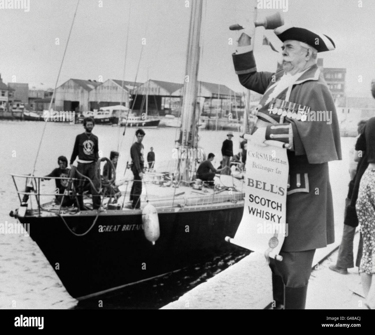 Ex-Regimental Sergeant Major Ronald Brittain greets Great Britain II after the Tall Ships Race Stock Photo