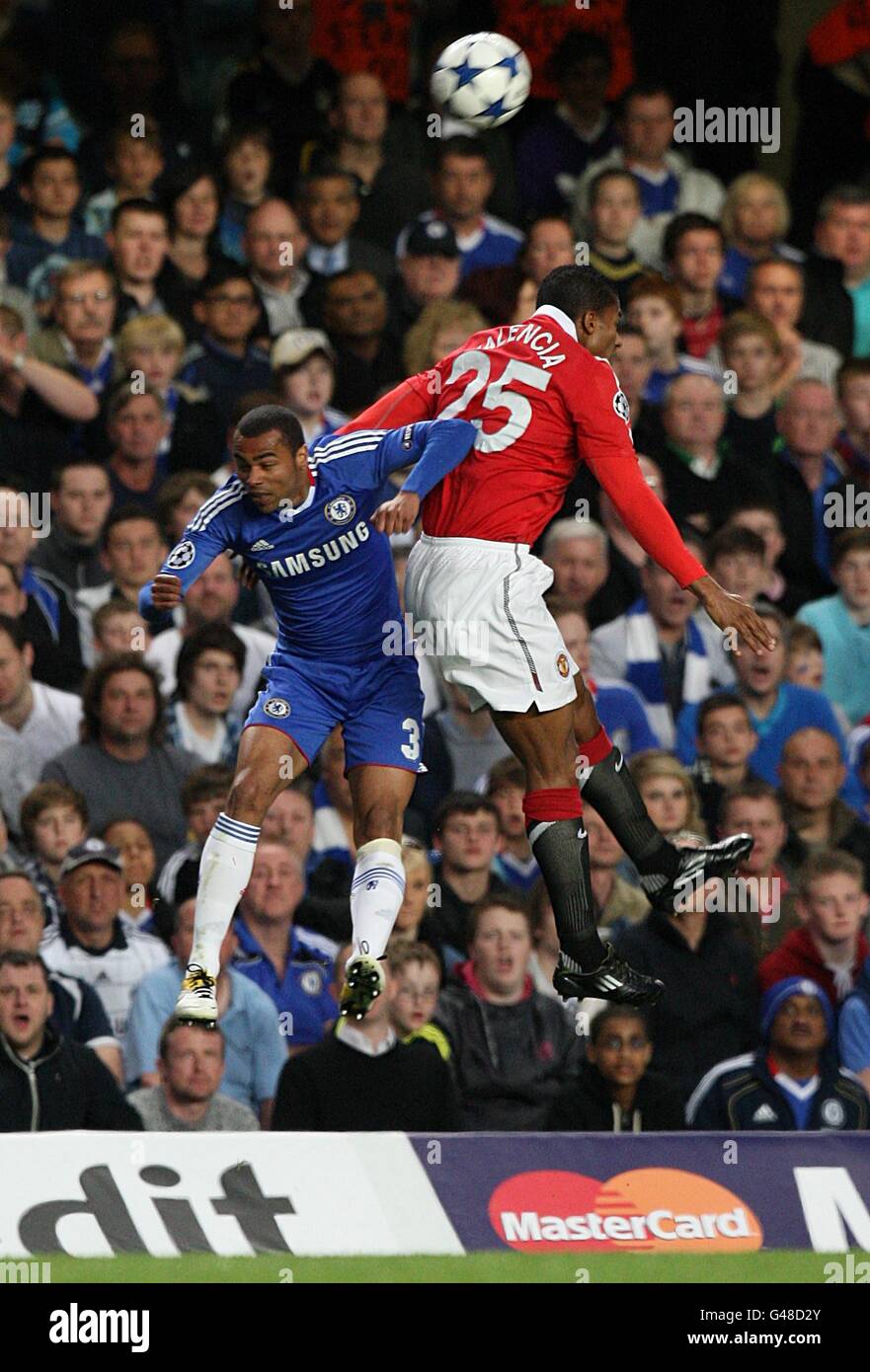 Soccer - UEFA Champions League - Quarter Final - First Leg - Chelsea v Manchester United - Stamford Bridge. Manchester United's Antonio Valencia (right) and Chelsea's Ashley Cole (left) battle for the ball in the air Stock Photo