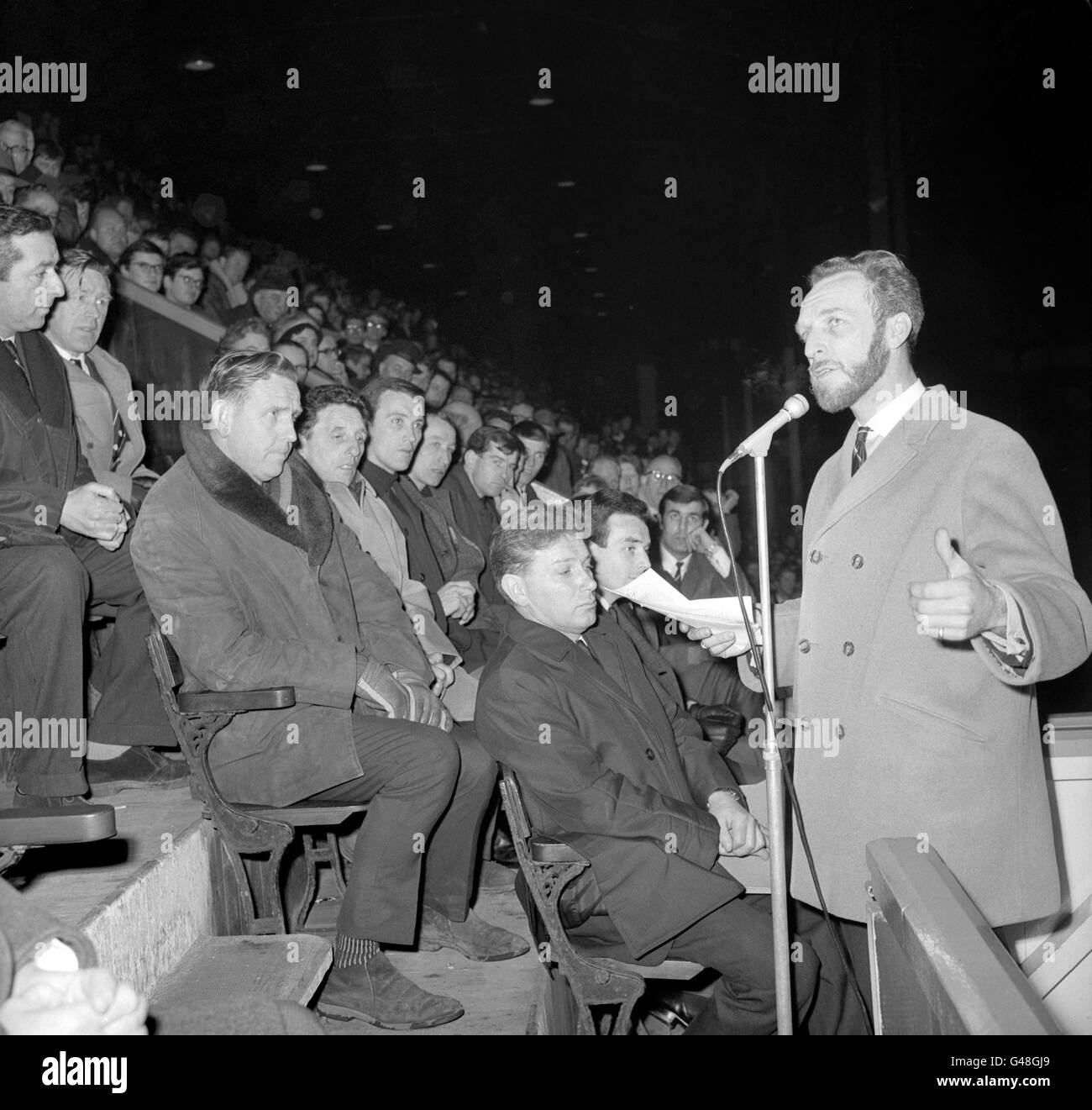 Soccer - League Division Four - Brentford FC Supporters Club Meeting - Griffin Park Stock Photo