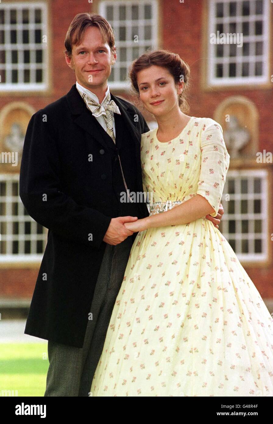 Two members of the cast of 'Mutual Friend', Steven Mackintosh and Anna Friel during filming in Warwickshire. Stock Photo