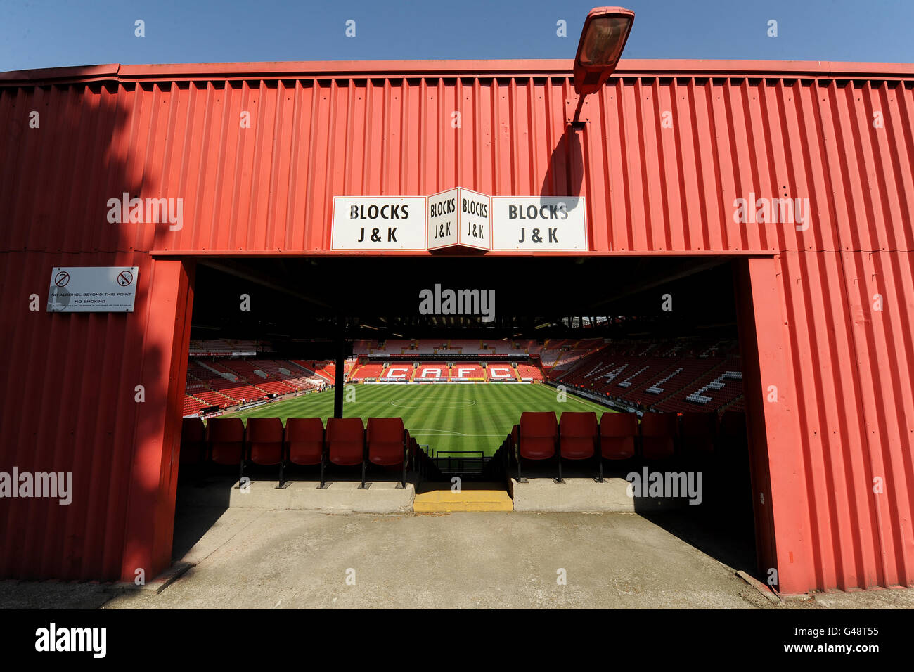 Outside valley home of charlton athletic hires stock photography and
