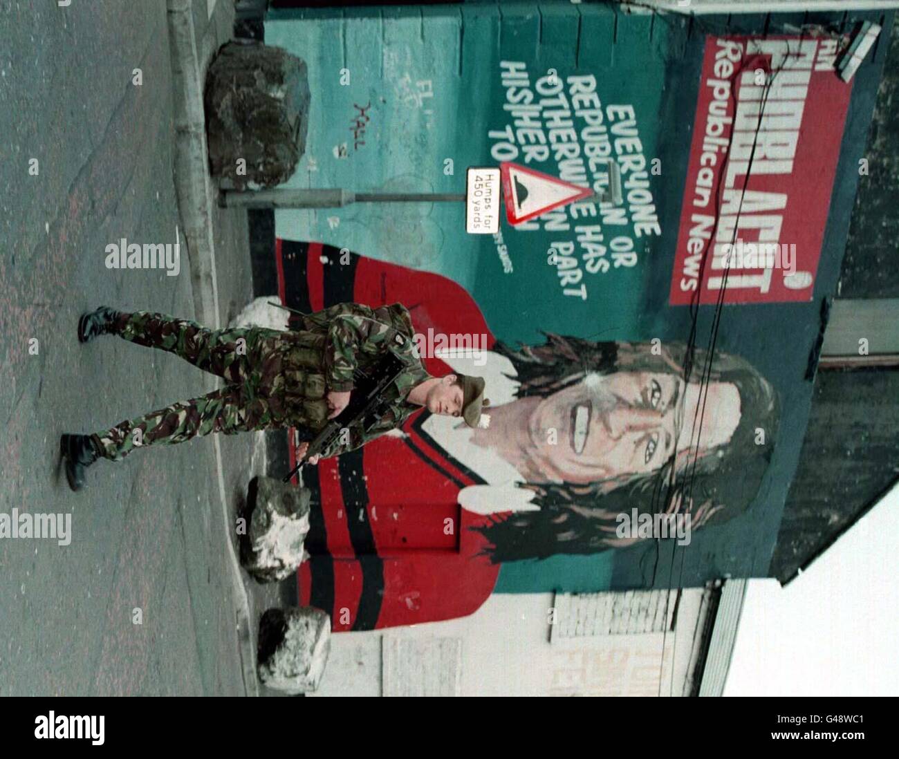 A soldier from the 1st Battalion of The Royal Highland Fusiliers wears their regimental head dress the 'Tam 0' Shanter' instead of a helmet, on the Falls Road, West Belfast, this morning (Monday). The Army has relaxed its security precautions for patrolling soldiers as a direct result of the new IRA ceasefire (20/7/97). See PA story ULSTER Army. Picture by Brian Little/PA. Stock Photo