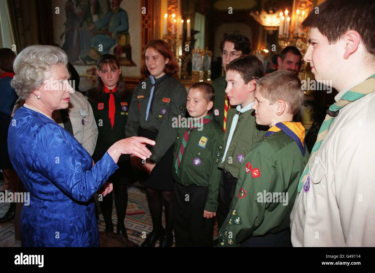 Queen Elizabeth II (left) speaking with members of the Scout movement at Buckingham Palace this afternoon (Thursday), (l/r) Zara Bailey (red kneckerchief); Claire Fowler; Simon Morgan; Eddie Graham (tall with specs) Nicholas Lewis; Rikki Marlow and James Hatts. She provided tea at Buckingham Palace for members of voluntary organisations who collected the many flowers laid by mourners outside royal palaces. See PA Story ROYAL Queen. Photo by John Stillwell/PA (WPA Rota). Stock Photo
