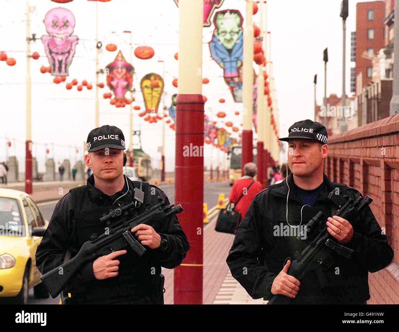 BLACKPOOL Armed police 2 Stock Photo Alamy