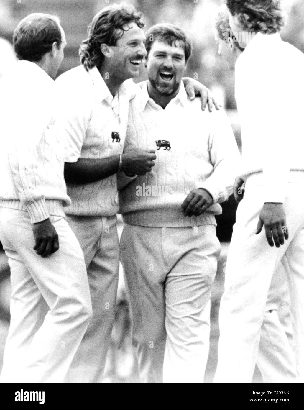 Cricket - Texaco Trophy - 3rd ODI - England v Pakistan - Edgbaston, Birmingham. Ian Botham celebrates a wicket with Mike Gatting Stock Photo