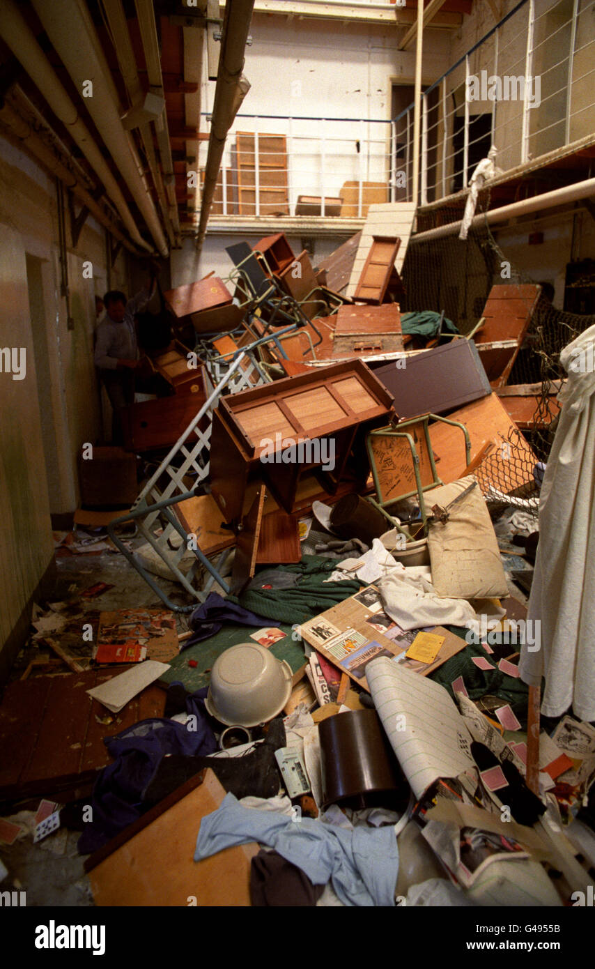 PA NEWS PHOTO 9/4/90  WRECKED FURNITURE ON THE GROUND FLOOR OF D WING AT DARTMOOR PRISON. Stock Photo