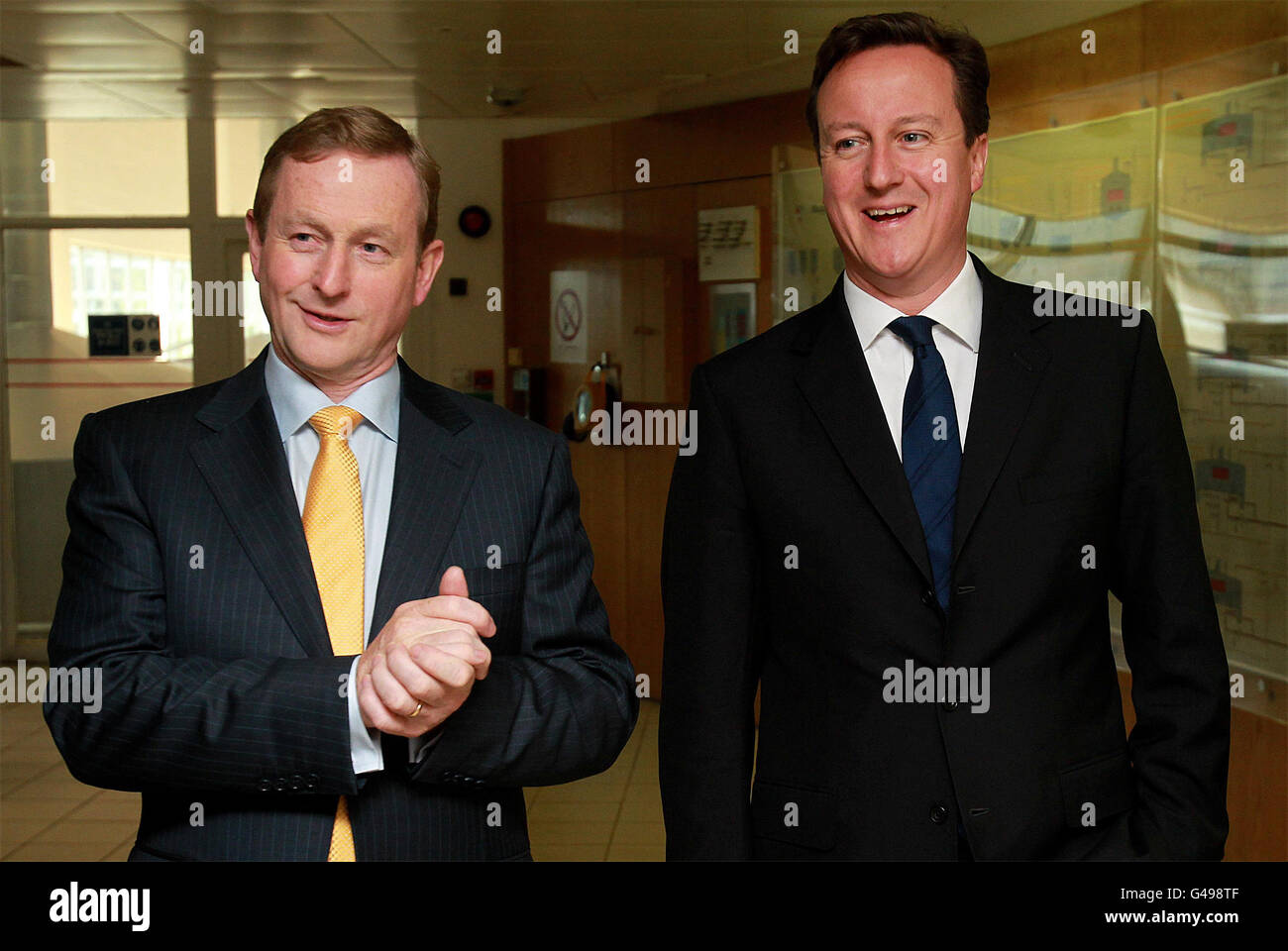 Prime Minister David Cameron (3rd left) visits a looted Lidl supermarket in  Salford Stock Photo - Alamy