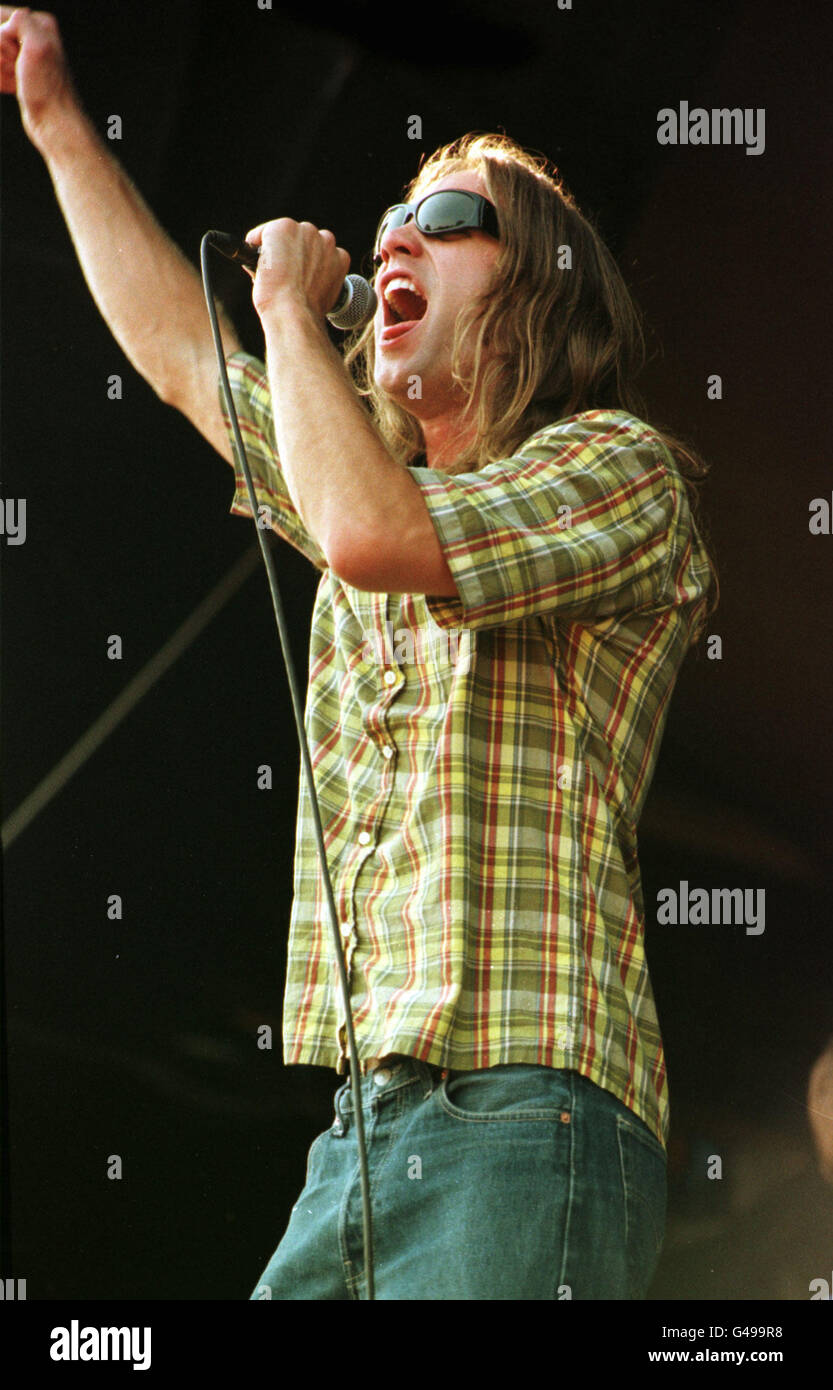 Gary Stringer, lead singer of Reef, during V97 concert in Chelmsford. Stock Photo
