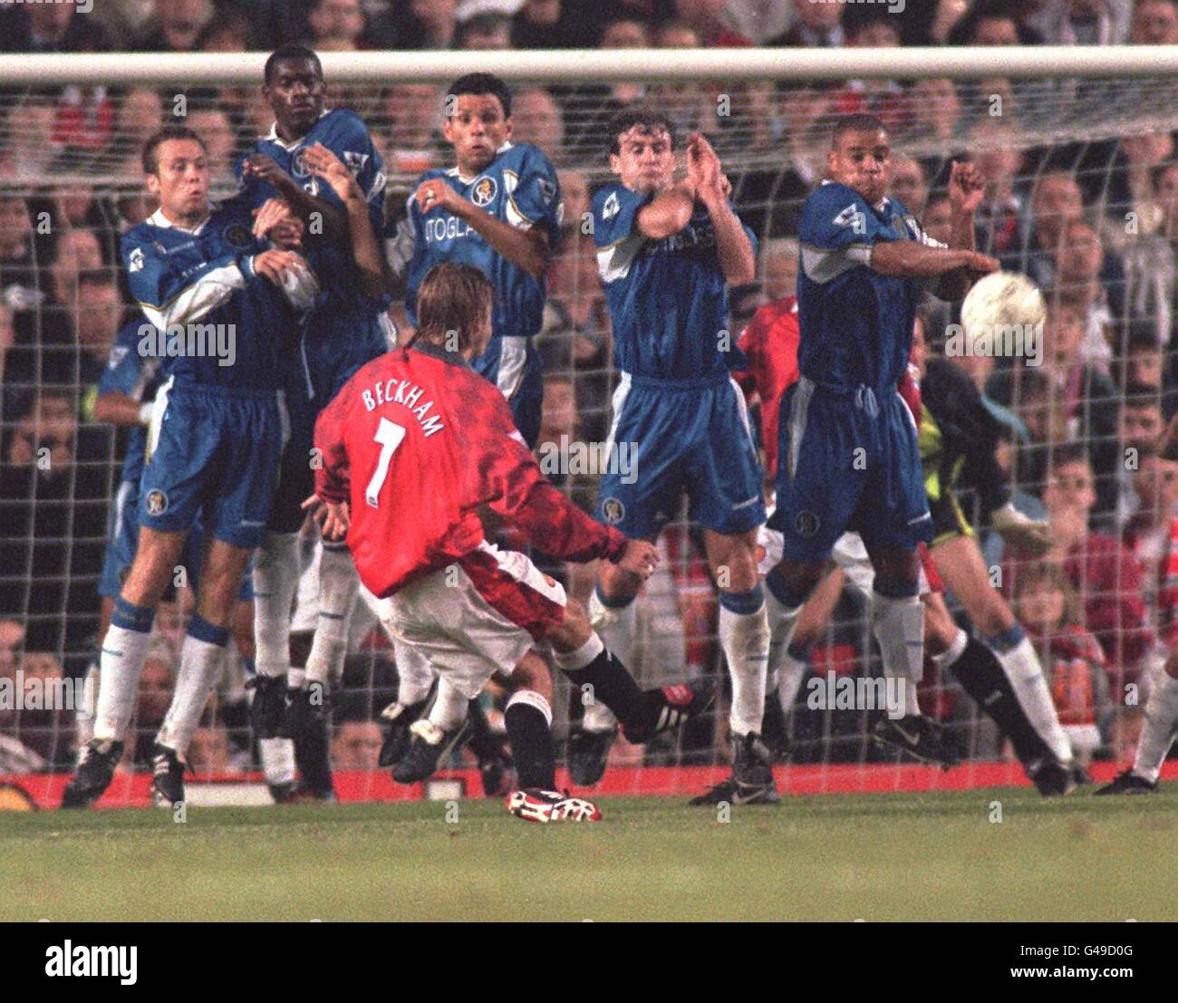 Chelsea defend hi-res stock photography and images - Alamy