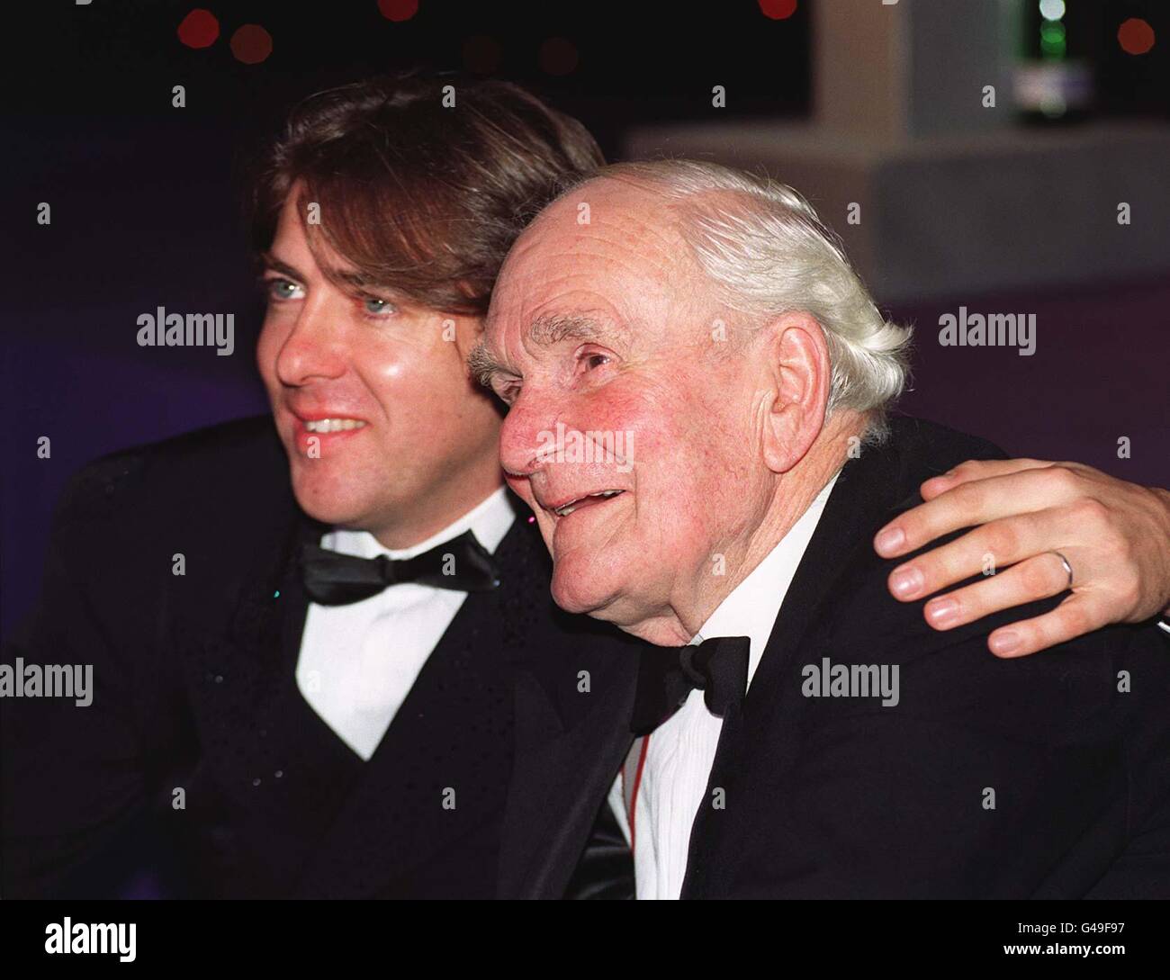 Entertainment presenter hi-res stock photography and images - Page 36 -  Alamy, image size:1300x1089