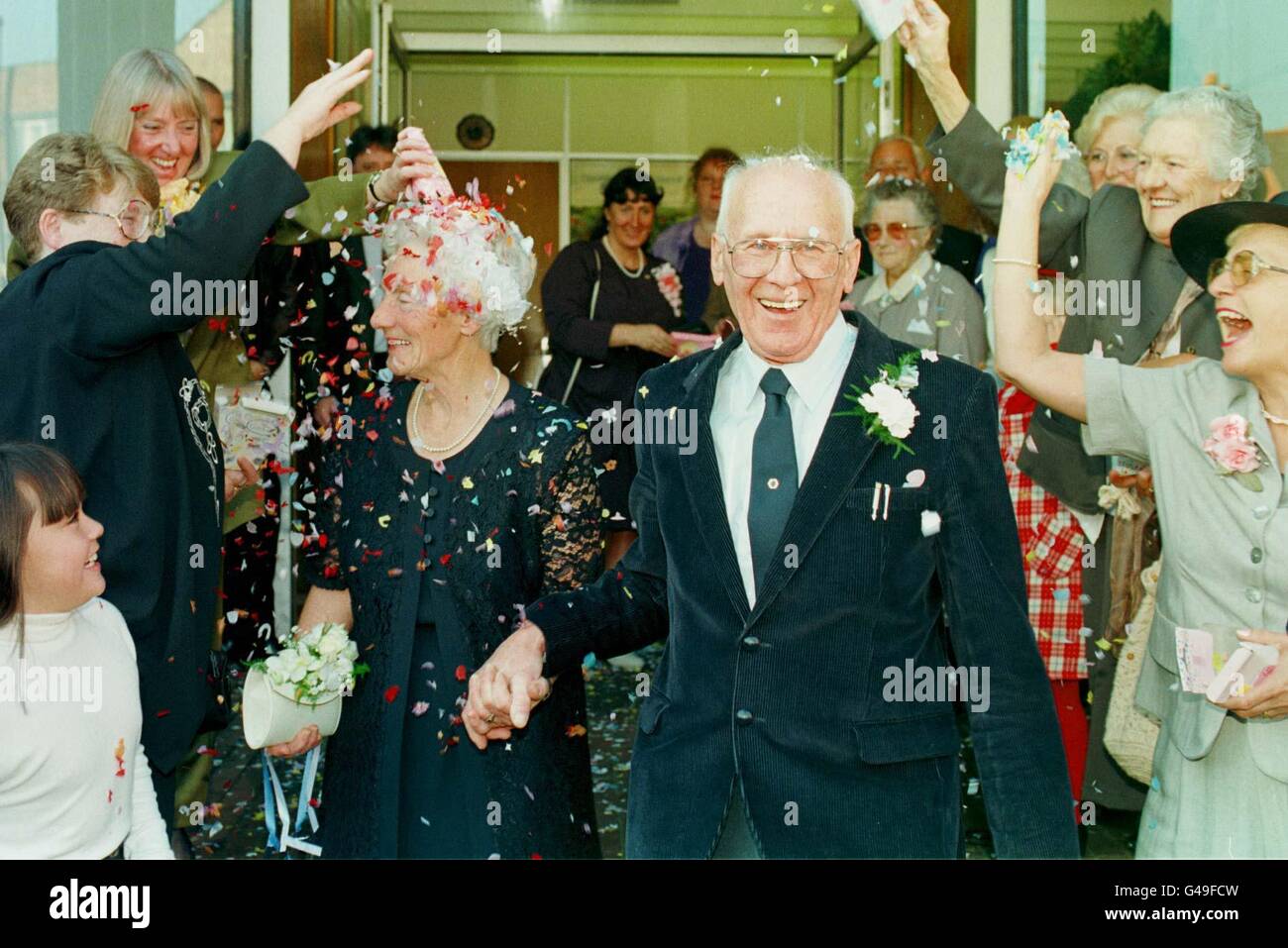 Wartime wedding hi-res stock photography and images - Alamy
