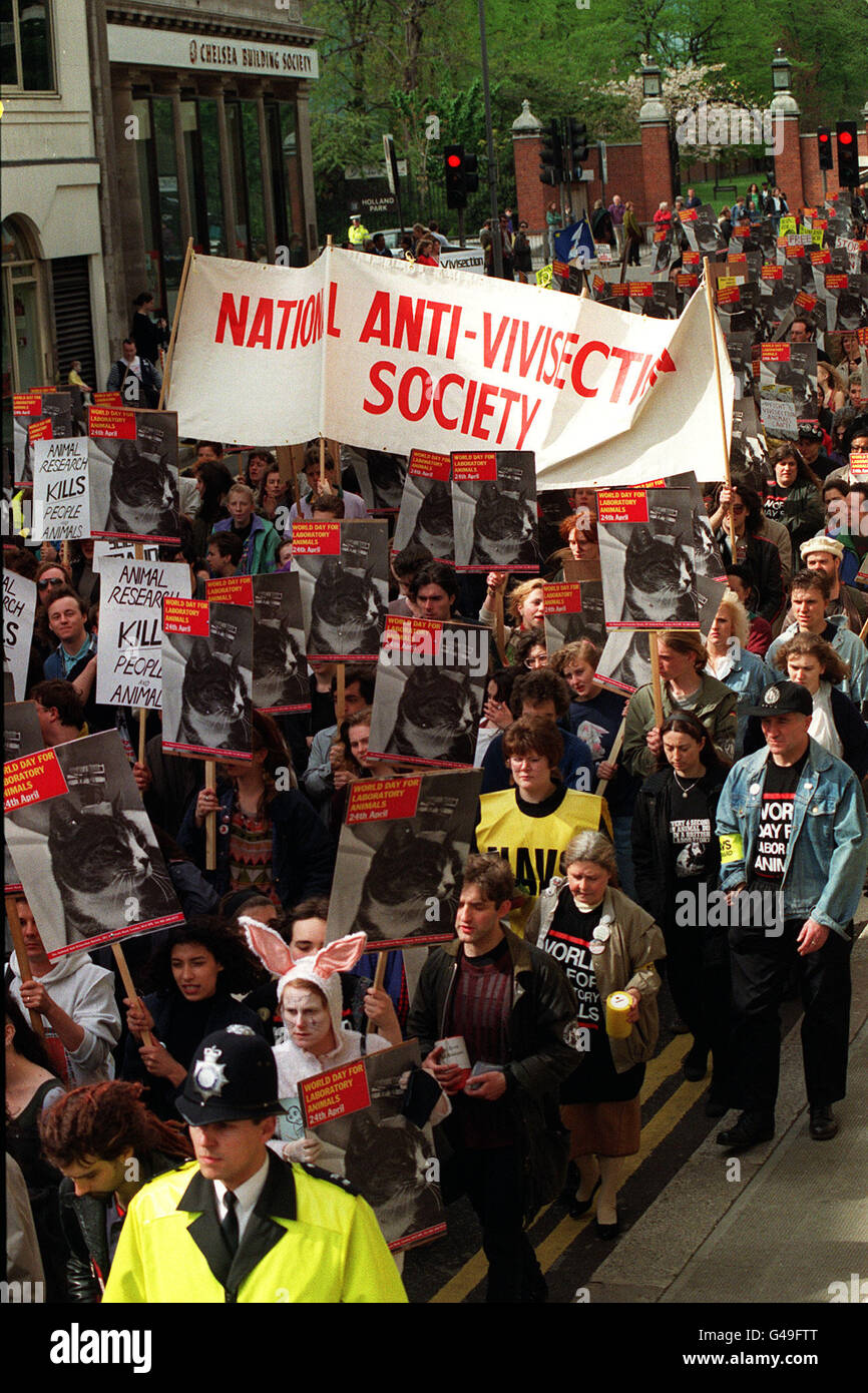 PA NEWS PHOTO 252720-1 : 25/4/92 : THOUSANDS OF ANIMAL RIGHTS PROTESTORS ON A MARCH IN LONDON FOR AN ANTI-VIVISECTION RALLY - AGAINST THE USE OF ANIMALS IN SCIENTIFIC EXPERIMENTS. PHOTO BY NEIL MUNNS. Stock Photo
