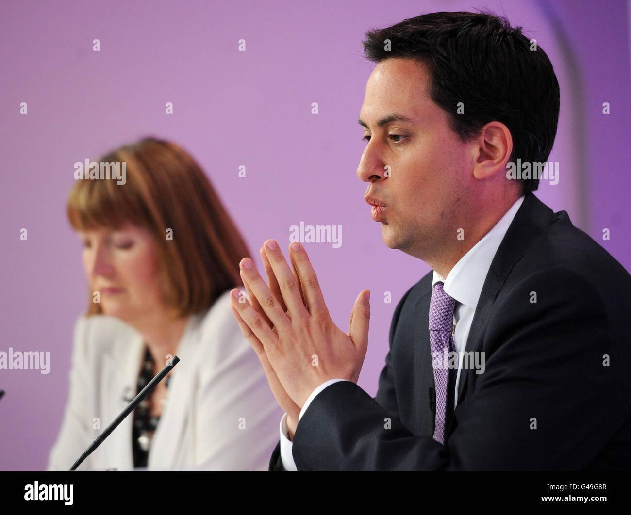 Labour leader Ed Miliband (right) and Harriet Harman MP during a news conference at Labour headquarters, London. Stock Photo