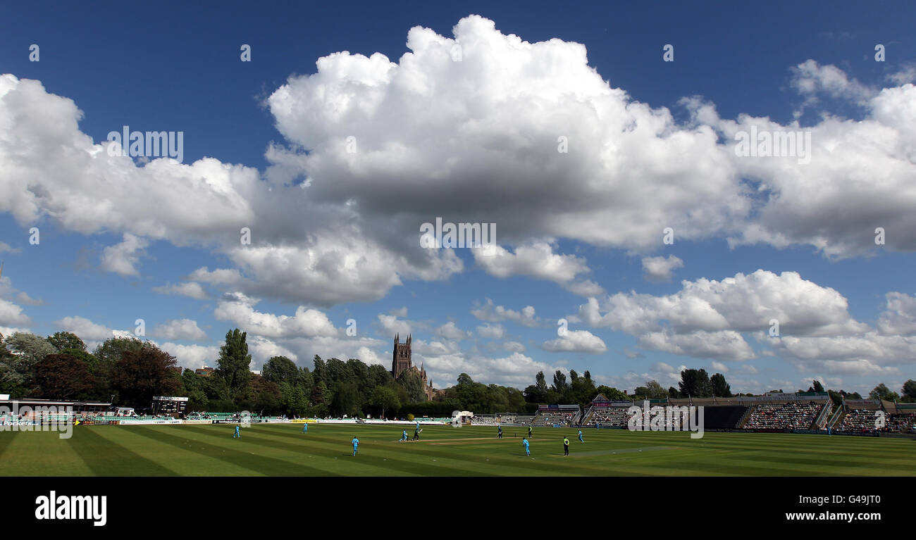 General view of play during the Clydesdale Bank 40 match at New Road, Worcester. Stock Photo