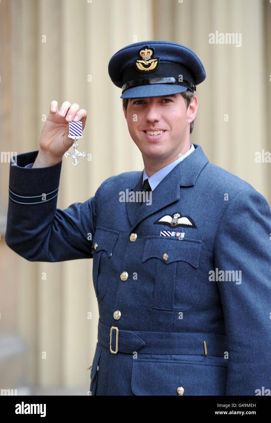 Flight Lieutenant Ian Fortune poses in the Quadrangle of Buckingham Palace, London after being presented with The Distinguished Flying Cross by the Prince of Wales. Stock Photo
