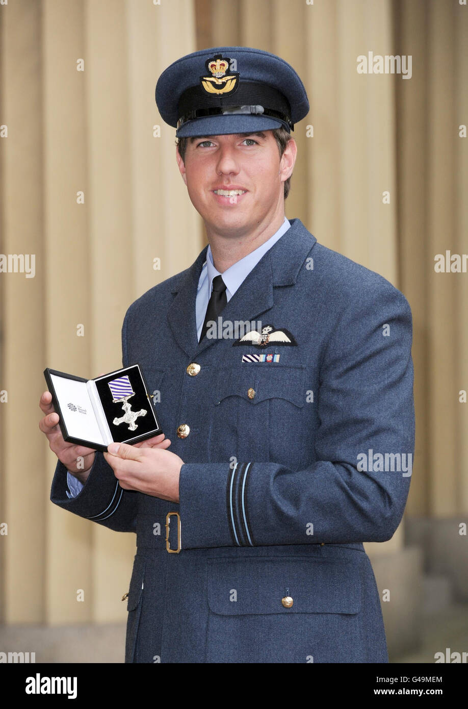 Flight Lieutenant Ian Fortune poses in the Quadrangle of Buckingham Palace, London after being presented with The Distinguished Flying Cross by the Prince of Wales. Stock Photo