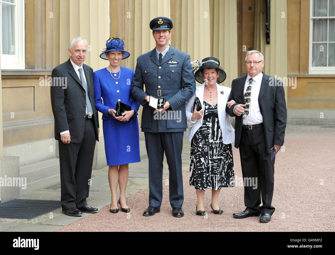 Flight Lieutenant Ian Fortune poses with family members (names not given) in the Quadrangle of Buckingham Palace, London after being presented with The Distinguished Flying Cross by the Prince of Wales. Stock Photo