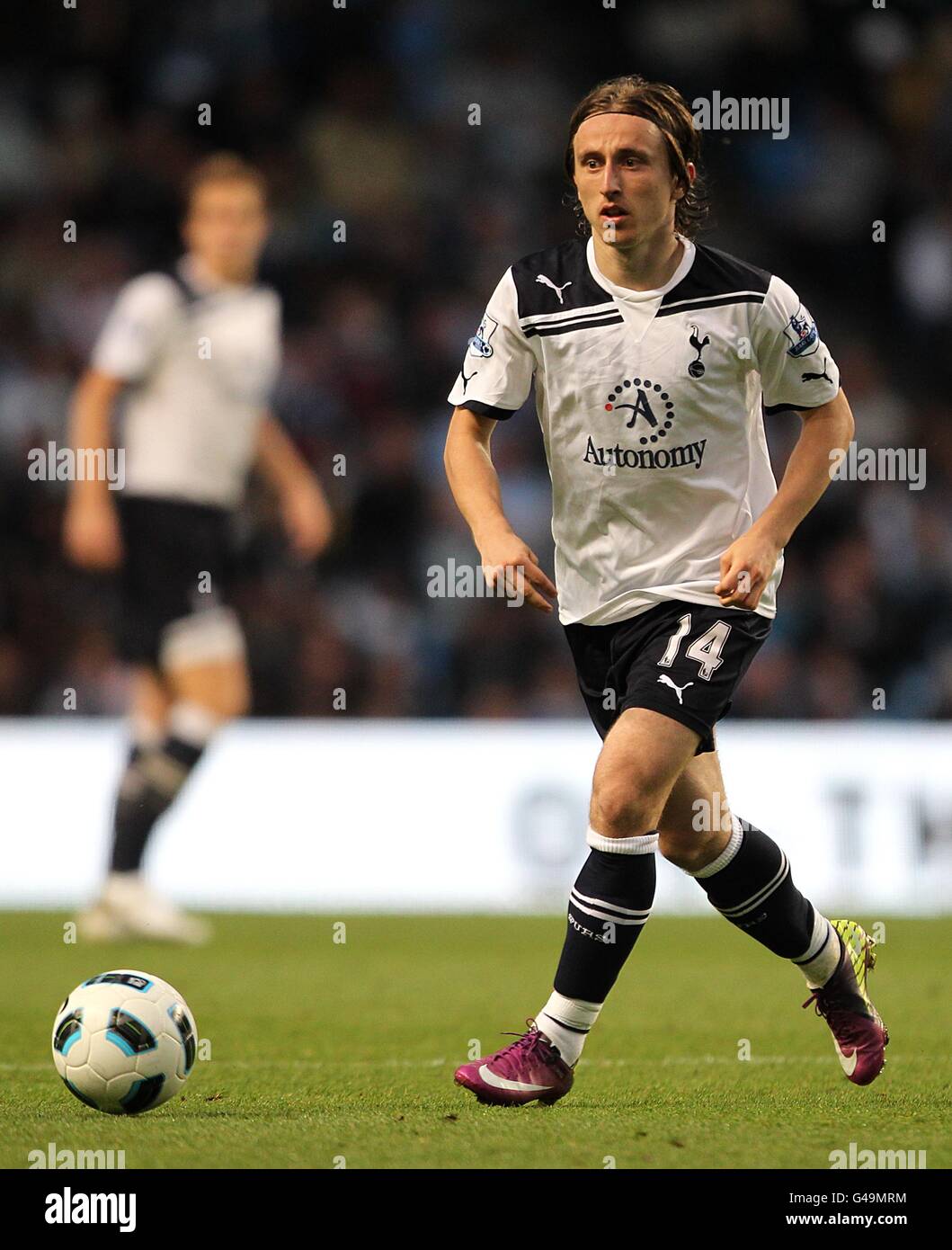 Luka modric tottenham hi-res stock photography and images - Alamy