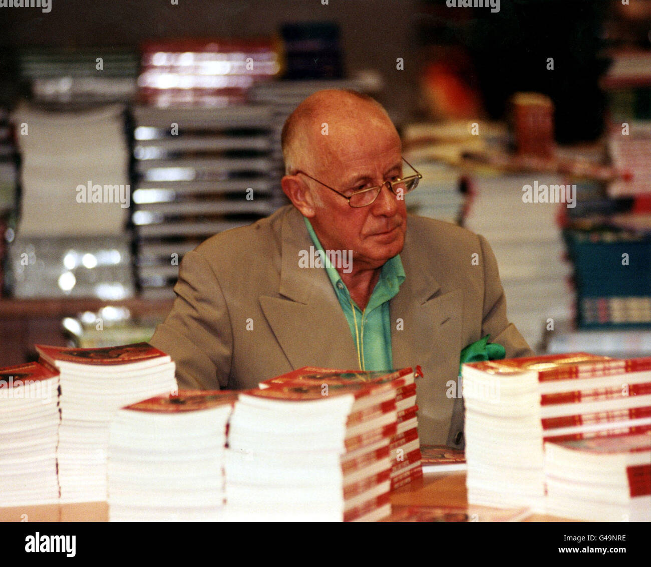 PA NEWS PHOTO 10/12/97 ACTOR RICHARD WILSON TAKING PART IN 'TRULY COSMIC' AT 'SELFRIDGES' IN LONDON. THE STORE AIMED TO RAISE A RECORD BREAKING SUM BY DONATING 10 PER CENT OF EVERYTHING SOLD BETWEEN 7 AND 9:30 PM TO THE TERENCE HIGGINS TRUST, BRITAIN'S LEADING AIDS CHARITY. Stock Photo