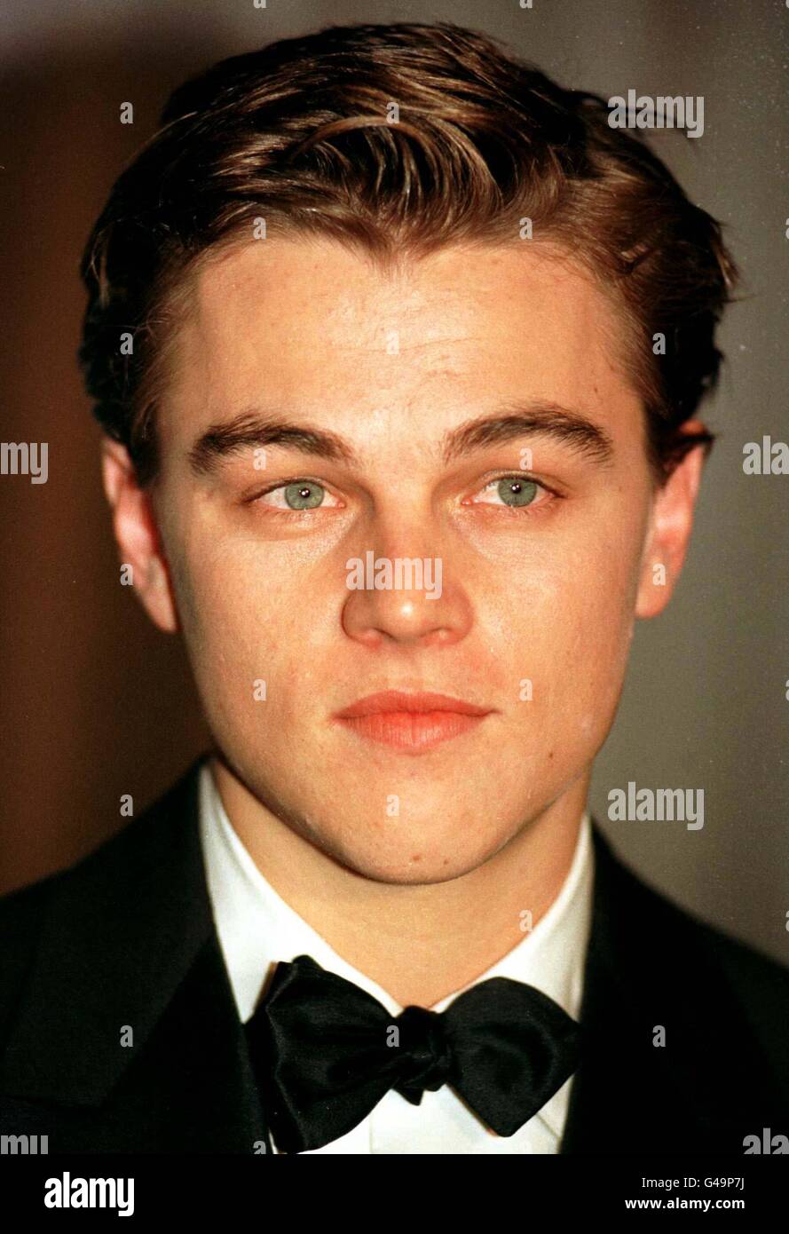 LEONARDO DICAPRIO AT THE ROYAL MOVIE PREMIERE OF 'TITANIC' AT THE ODEON IN LEICESTER SQUARE, LONDON Stock Photo