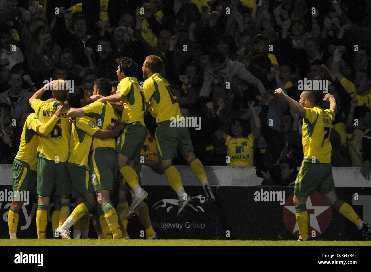 Norwich City celebrate the opening goal scored by Simeon Jackson during