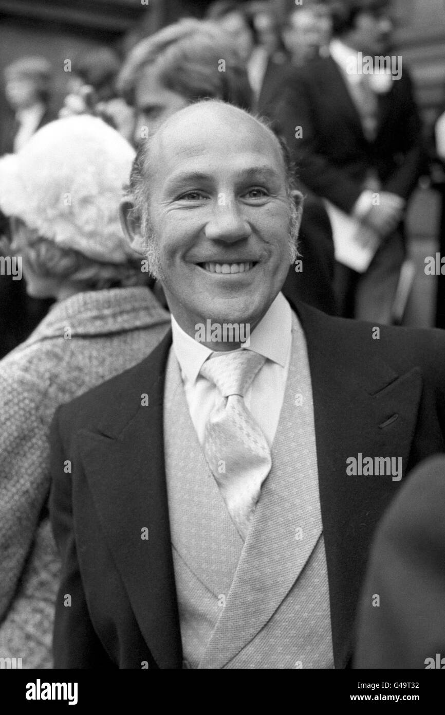 British Formula One legend Stirling Moss attends the wedding of another British driver James Hunt. Hunt wed to model Suzy Miller at Brompton Oratory, London Stock Photo