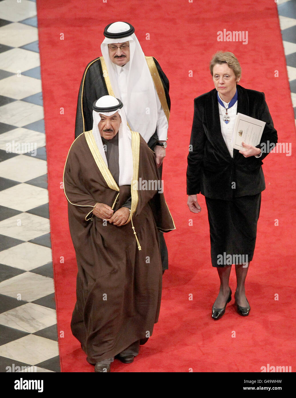 Kuwaiti Emir Sheikh Sabah alAhmed alSabah (front) arriving at