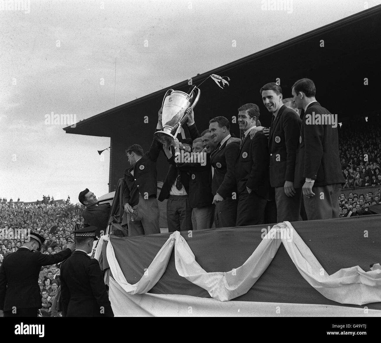 PA NEWS PHOTO 26/5/67  CELTIC F.C. TEAM AND PLAYERS AT CELTIC PARK IN GLASGOW, SCOTLAND HOLD ALOFT AND PARADE THE EUROPEAN CUP INFRONT OF ALL THEIR FANS AND SUPPORTERS WHICH THEY WON IN THE EUROPEAN CUP FINAL IN LISBON. Stock Photo