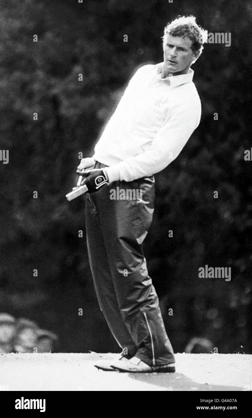 Sandy Lyle of Great Britain has a long shot on the 8th green which goes past the hole Stock Photo