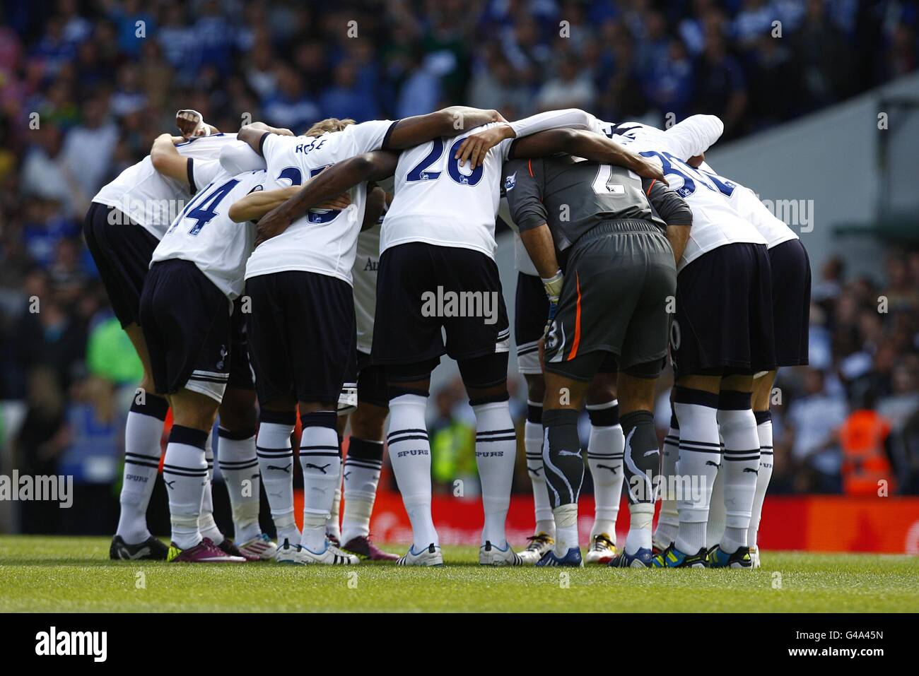 Tottenham hotspur team huddle hi-res stock photography and images - Alamy
