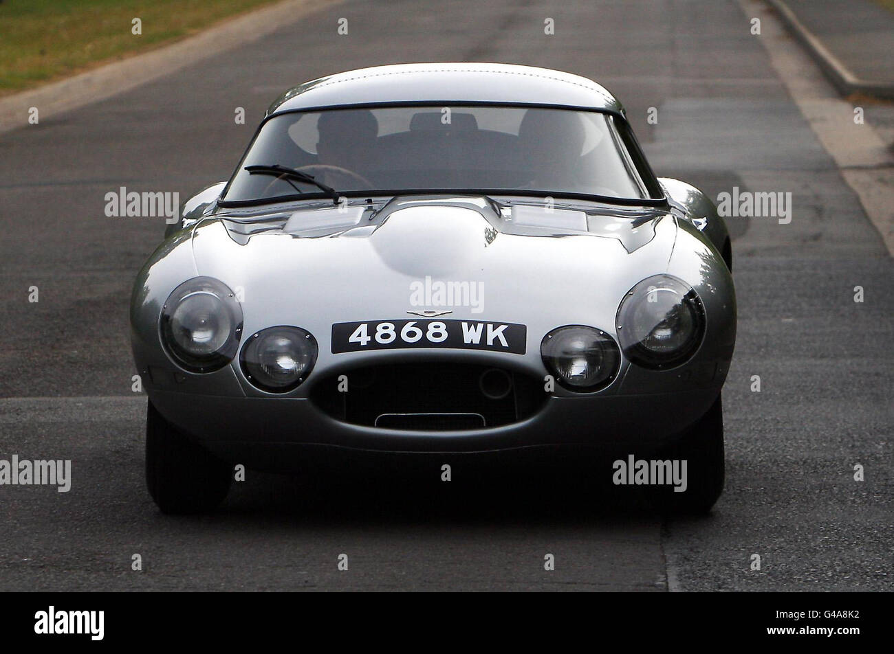 Crashed jaguar hi-res stock photography and images - Alamy