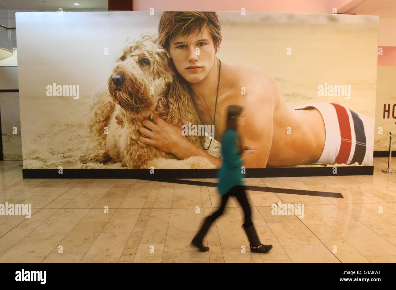 hollister dundrum opening hours