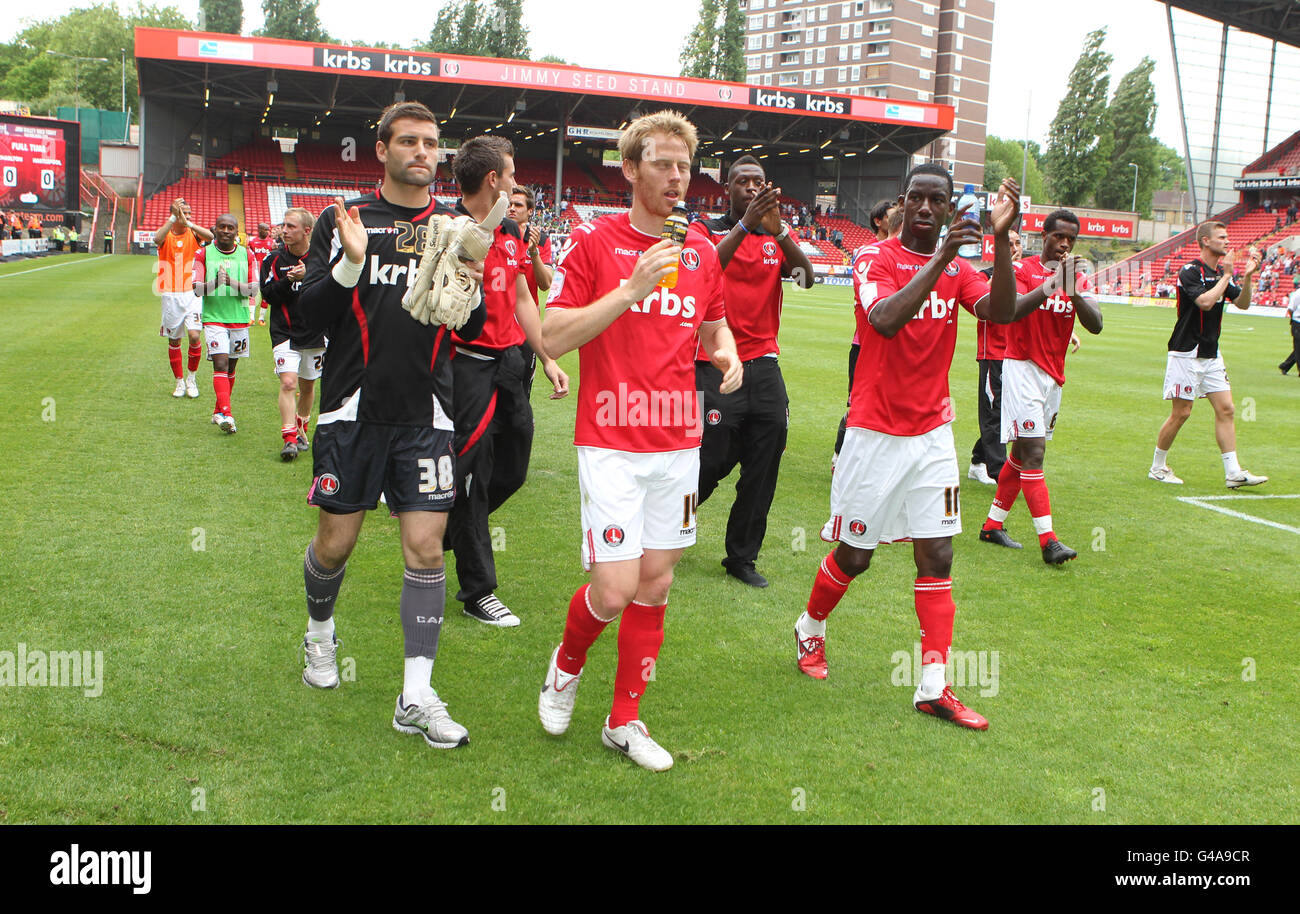 Charlton Athletic players in their end of season lap of honour after the npower Football League One match at The Valley, Charlton. Stock Photo