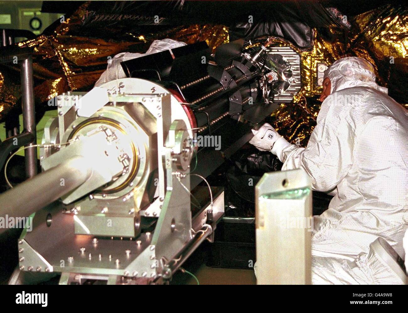 Workers install a Radioisotope Thermal Generator (RTG) in the Cassini  spacecraft late 10 October on launch pad 40 at Cape Canaveral Air Force  Station, FL. The RTG will be used to generate