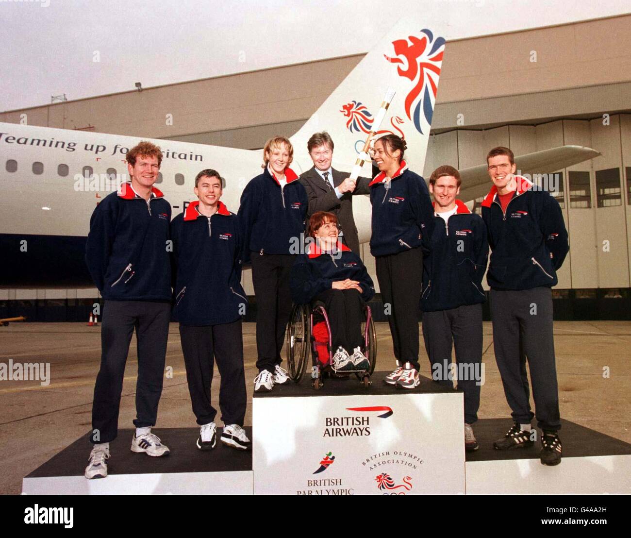 Bob Ayling, Chief Executive of British Airways, with British athletes (left-right) Greg Searle, Jonathan Edwards, Alison Curbishley, Paralympic gold medalist, Tanni Grey (wheelchair), Kelly Holmes, Gold Medalist Paralympic swimmer, Chris Holmes and Jonny Searle, at Heathrow Airport today (Weds) where BA unveiled their newly designed aircraft dedicated to the Olympics. The UK's premier international airway also announced its plans to provide free flights for all competitors and officials as part of their sponsorship deal with the British Olympic Association and the British Paralympic Stock Photo