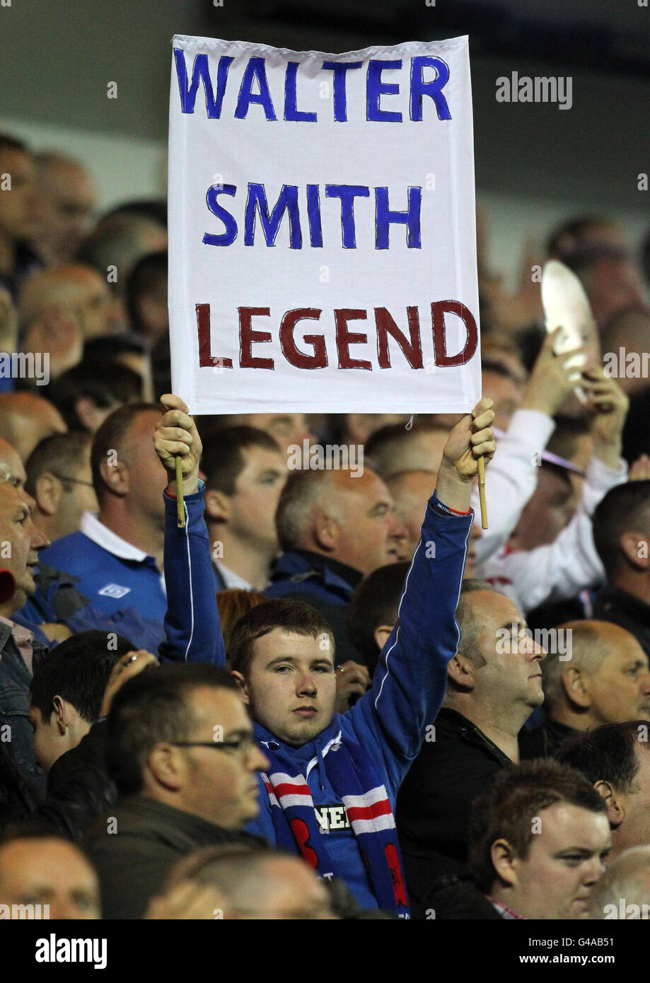 Ranger's Fans pay tribute to Walter Smith after his last match at Ibrox ...
