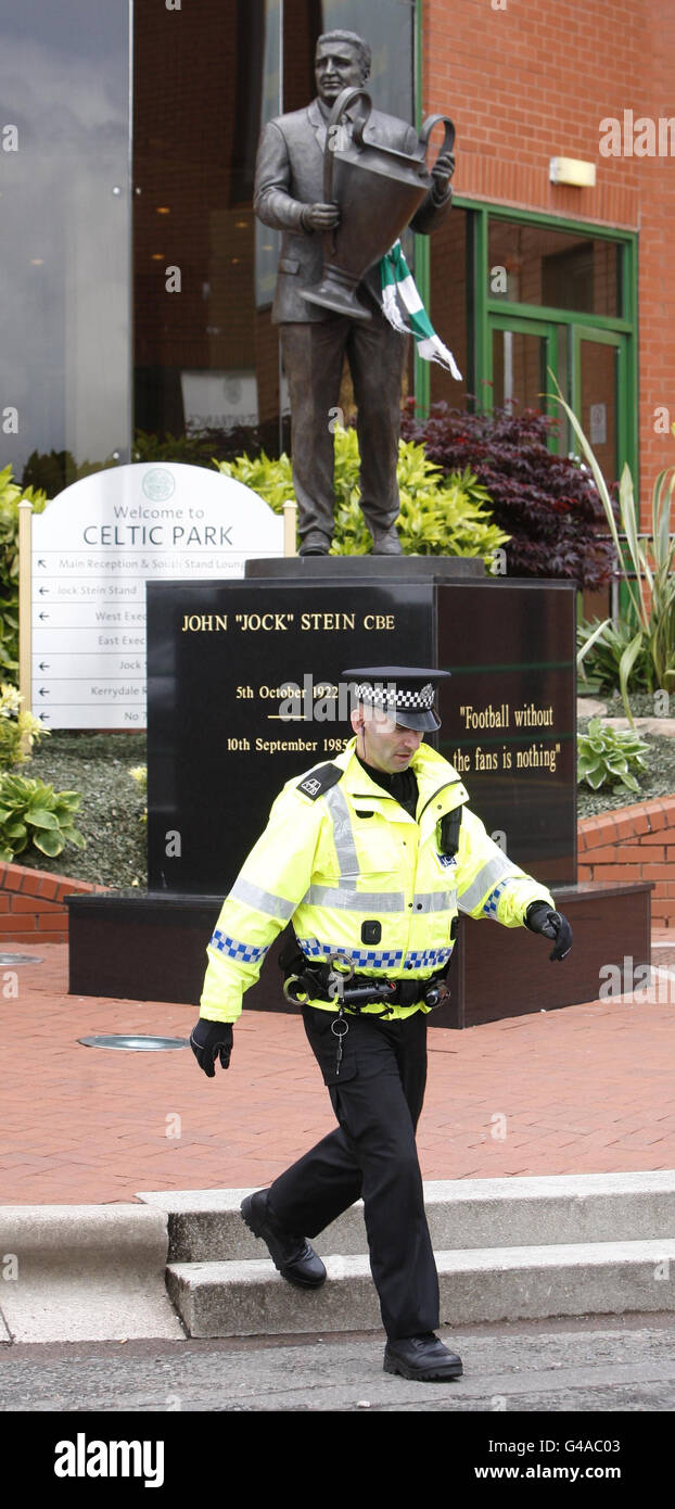 Glasgow police officers hi-res stock photography and images - Alamy