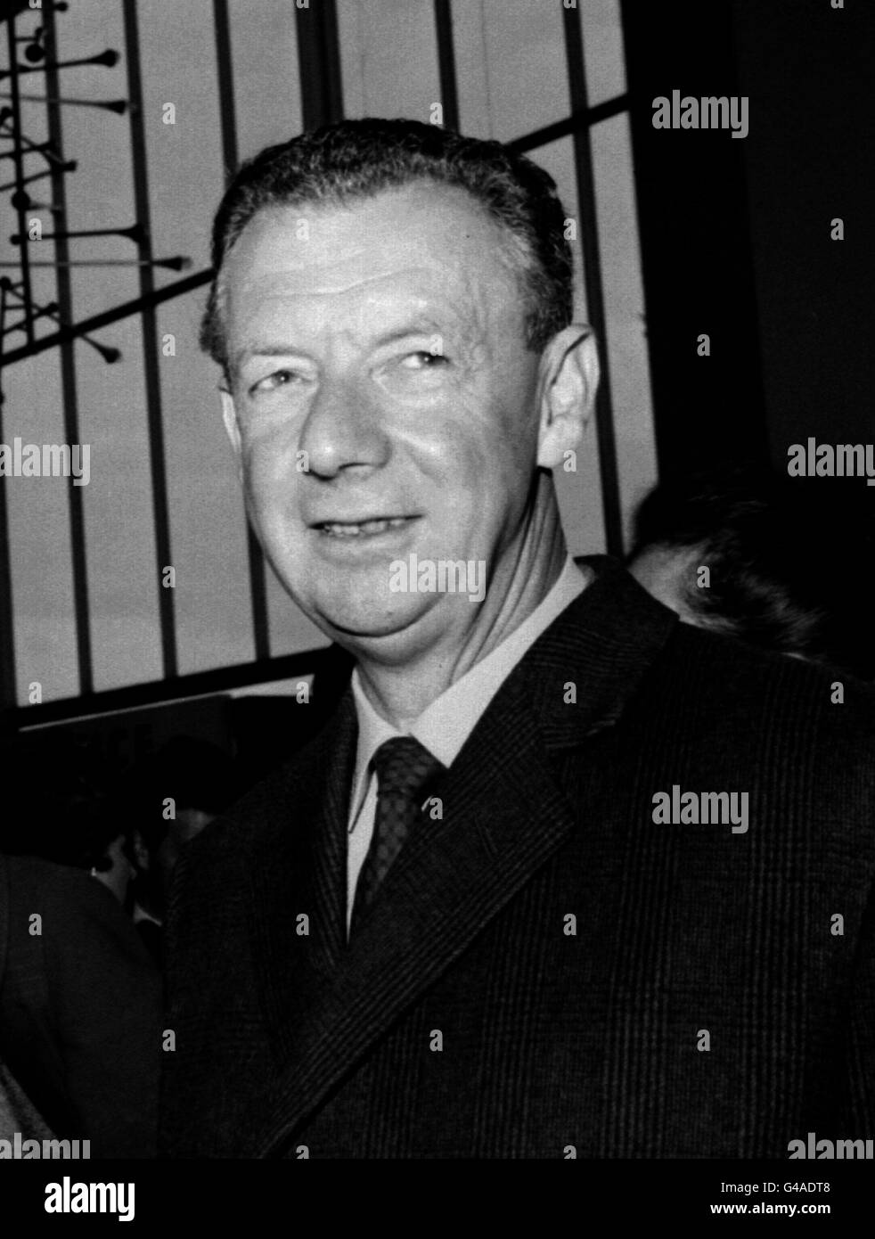 DECEMBER 4TH: COMPOSER AND CONDUCTOR BENJAMIN BRITTEN BEFORE LEAVING LONDON AIRPORT FOR RUSSIA THIS MORNING. IN RUSSIA MR. BRITTEN WILL CONDUCT FOR THE ENGLISH OPERA GROUP IN 'THE TURN OF THE SCREW' IN LENINGRAD, RIGA AND MOSCOW Stock Photo