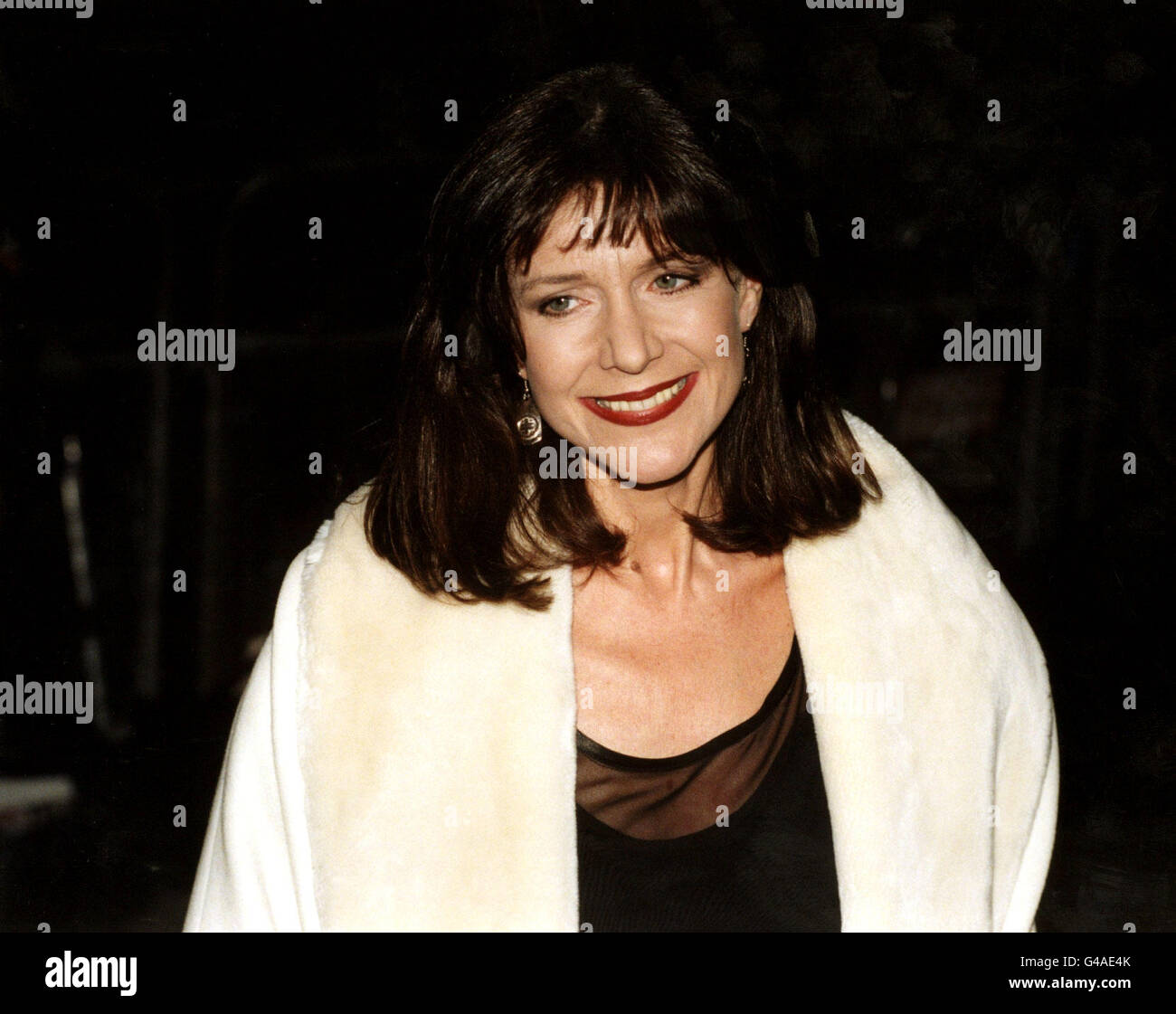 PA NEWS PHOTO 15/1/98 ACTRESS BELINDA LANG AT THE PARK LANE HOTEL, LONDON AHEAD OF THE GALA REVUE IN CELEBRATION OF THE FORTHCOMING ALBUM 'TWENTIETH CENTURY BLUES - THE SONGS OF NOEL COWARD' WHICH WILL BE RELEASED THROUGH EMI RECORDS. Stock Photo