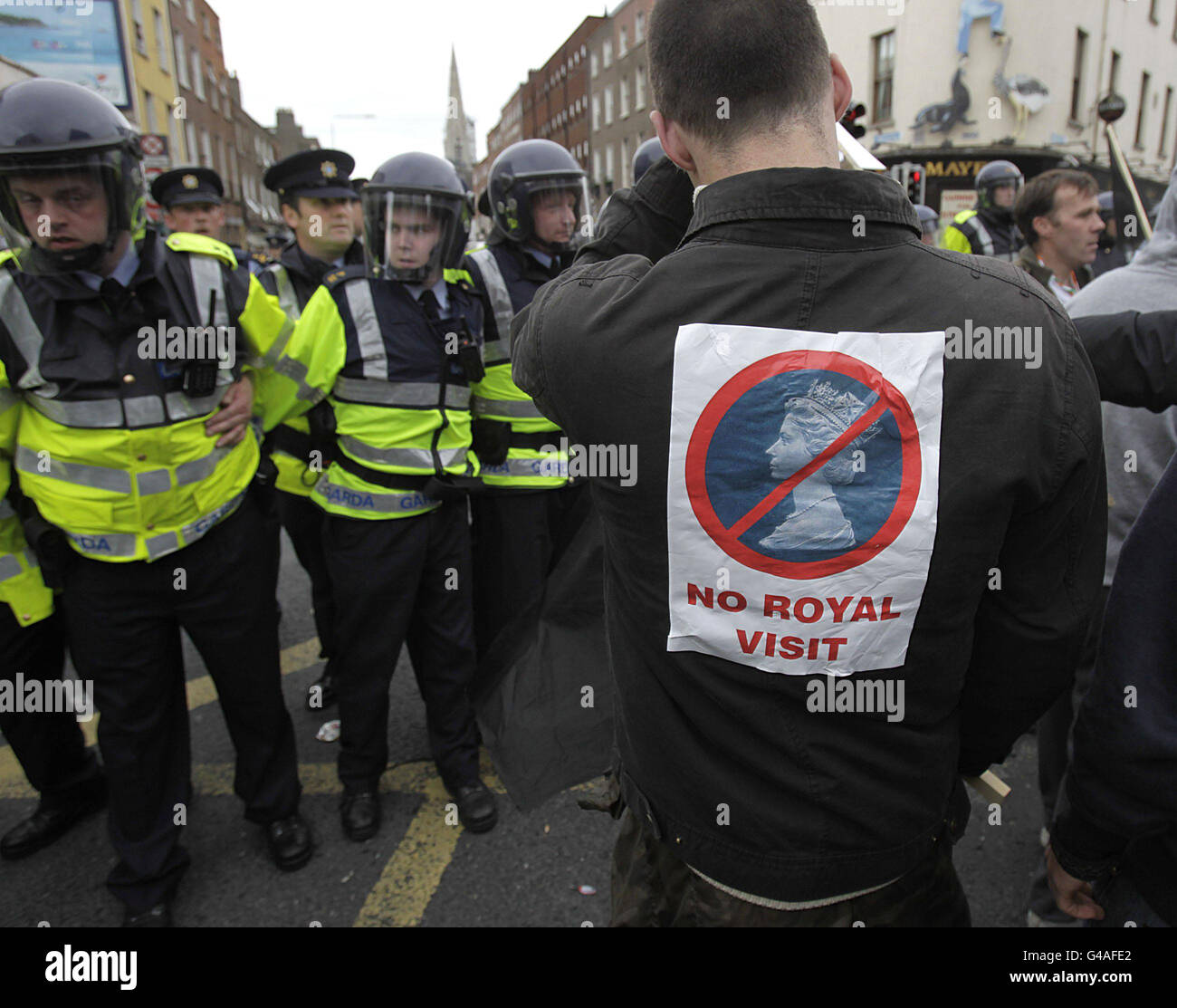 Garda holds a riot shield as protestors are stopped in a street in Dublin,  after Britain's Queen Elizabeth II arrived in the country for a four day  state visit Stock Photo 